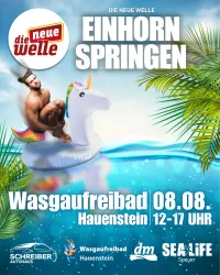 Ein Mann sitzt auf einem aufblasbaren Einhorn im Wasser. Über dem Bild steht "Einhorn Springen" mit Informationen zur Veranstaltung.