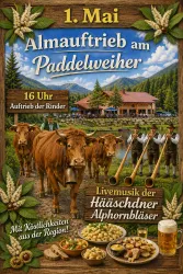 Ein traditionelles Festschild für den Almauftrieb am Paddelweiher. Es zeigt Rinder, Musikanten und lokale Köstlichkeiten in einer schönen Berglandschaft.