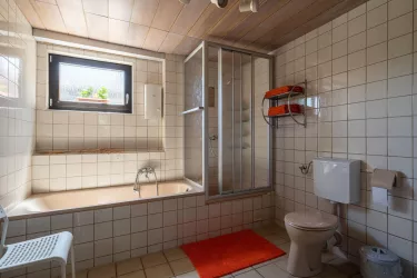 ELW- Badewanne und Dusche (© Familie Stier)