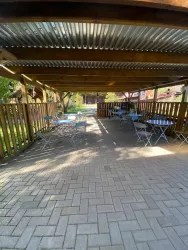 Terrasse vor Gemeinschaftshaus
