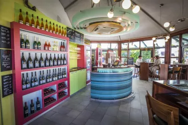 Vinothek Oberhofer innen (© Verein SÜW Edenkoben, T. Kujat)