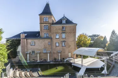 Schloss Edesheim mit Seebühne (© Verein SÜW Edenkoben, T. Kujat)