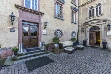Eingang Schloss Edesheim (© Verein SÜW Edenkoben, T. Kujat)