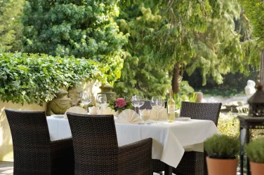 Terrasse (© Hotel Schloss Edesheim)