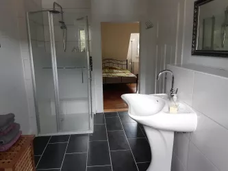 Dusche (© Archiv Ferienwohnung Felsenwanderweg)