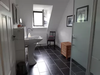 Badezimmer (© Archiv Ferienwohnung Felsenwanderweg)