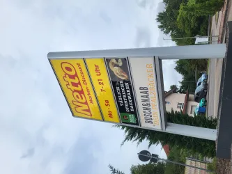 Schild an der Parkplatzeinfahrt