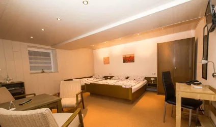 Zimmer 2 Dreibettzimmer