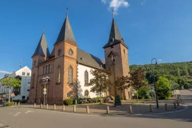 Marienkirche Rodalben mit Marienplatz