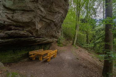 Wüstlangenbachfelsen mit Sitzgruppe