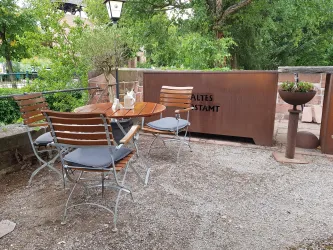 Tisch im Biergarten an der Rodalb