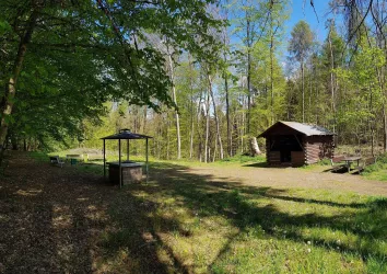 Grillplatz und Schutzhütte