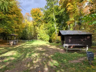 Grillplatz und Schutzhütte