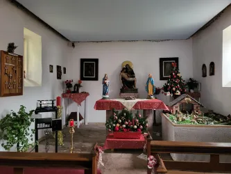 Altarraum Maria-Trost-Kapelle im Advent