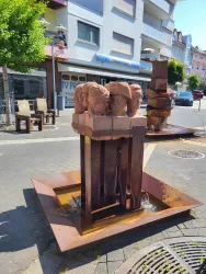 Skulpturen auf dem Dr. Johann-Peter-Frank-Platz