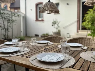 Essbereich im Innenhof