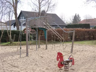 Kletteranlage mit Wippe (© EM/Urlaubsregion 'Freinsheim)