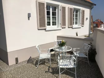 Christmann´s Cottage kl. Sitzgruppe im Innenhof (© Familie Christmann)