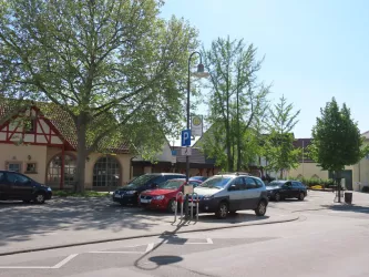 Parkplatz Dorfplatz Bild 1 (© Urlaubsregion Freinsheim)