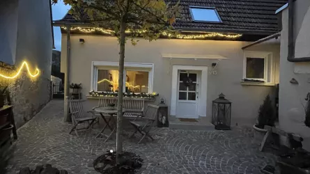 Hofblick bei Dämmerung