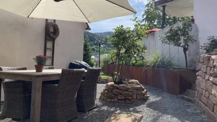 das-hinterhaus Terrasse Tisch (© Kai & Isabell Klasen)