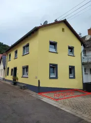 Außenansicht mit Stellplatz