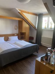 Schlafzimmer "Burgunder"