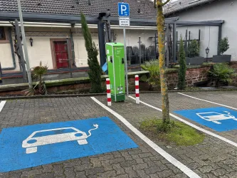 E-Auto Ladestation Riedweg_1 (© Tourist-Info St. Martin)