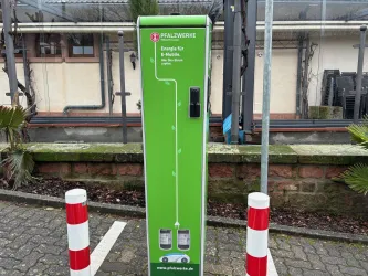 E-Auto Ladestation Riedweg_2 (© Tourist-Info St. Martin)