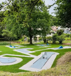 Minigolf Kropsbachpark_1 (© Ortsgemeinde St. Martin)