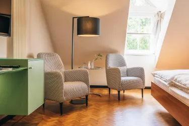 Kleinstes Doppelzimmer Haupthaus Dachschräge