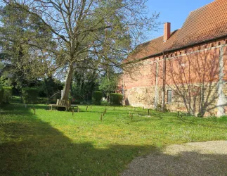 Freifläche an der ev Kirche