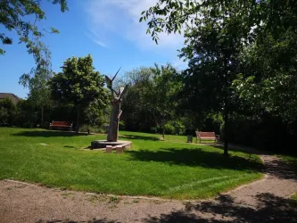 Park Haus der Begegnung Sitzbänke
