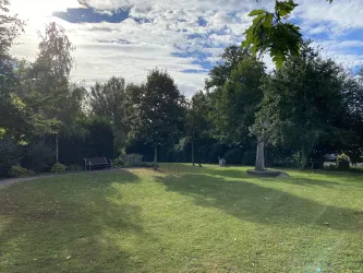 Picknickplatz im Park am Haus der Begegnung 2