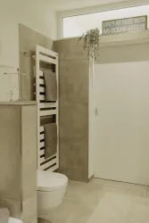 WC und Handtuchheizkörper