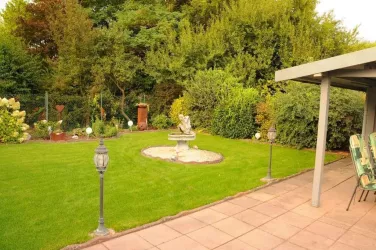 Garten mit Brunnen