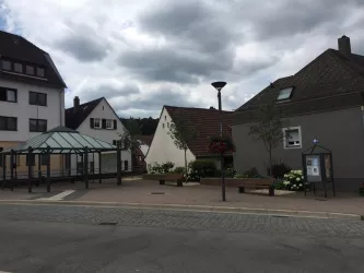 Bushaltestelle Dahn Stadtmitte (© Adrian Stilgenbauer)