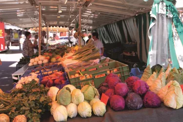 Wochenmarkt in Dahn (© Tourist Information Dahner Felsenland)