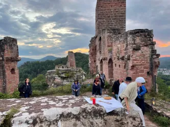 Sagenzauber auf der Burg Alt-Dahn (© Adrian Stilgenbauer)