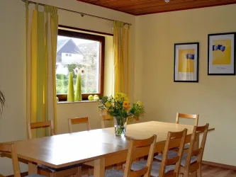 Großer Esszimmertisch