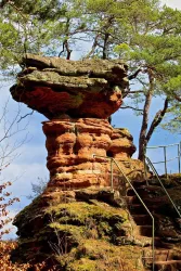 Schwalbenfelsen in Dahn (© Kurt Groß)