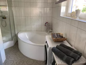 Bad 1 (© Archiv Haus Zwölf)
