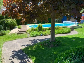Garten mit Pool (© Archiv Haus Zwölf)