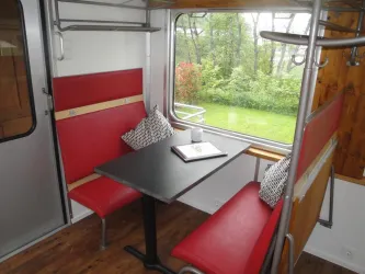 Ferienbahnhof_Esstisch (© Archiv Ferienbahnhof)