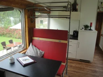 Ferienbahnhof_Wohn-Essbereich (© Archiv Ferienbahnhof)