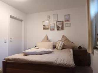 Schlafzimmer B (1)