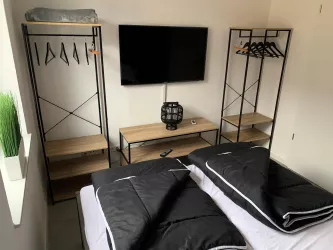 SCHLAFZIMMER 2 GARDEROBE