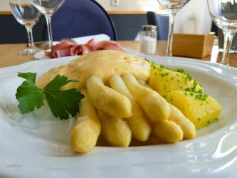Spargelsaison (© Parkhotel Schillerhain)