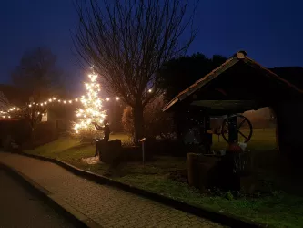 Dorfplatz im Advent
