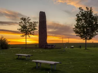 Monolith im Sonnenaufgang